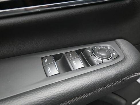 Used 2025 GMC Yukon XL Denali AWD/4WD image 11
