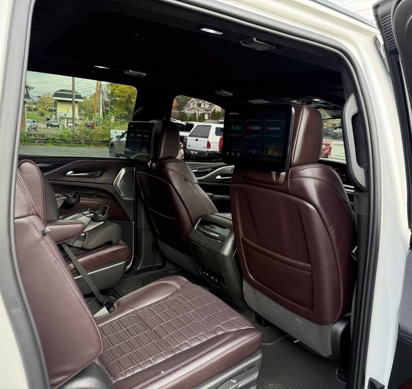 Used 2023 Cadillac Escalade ESV V AWD/4WD image 4