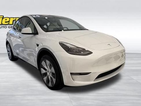 Used 2024 Tesla Model Y 2WD image 8