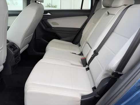 Used 2018 Volkswagen Tiguan SE w/ Panoramic Sunroof Package AWD/4WD image 22