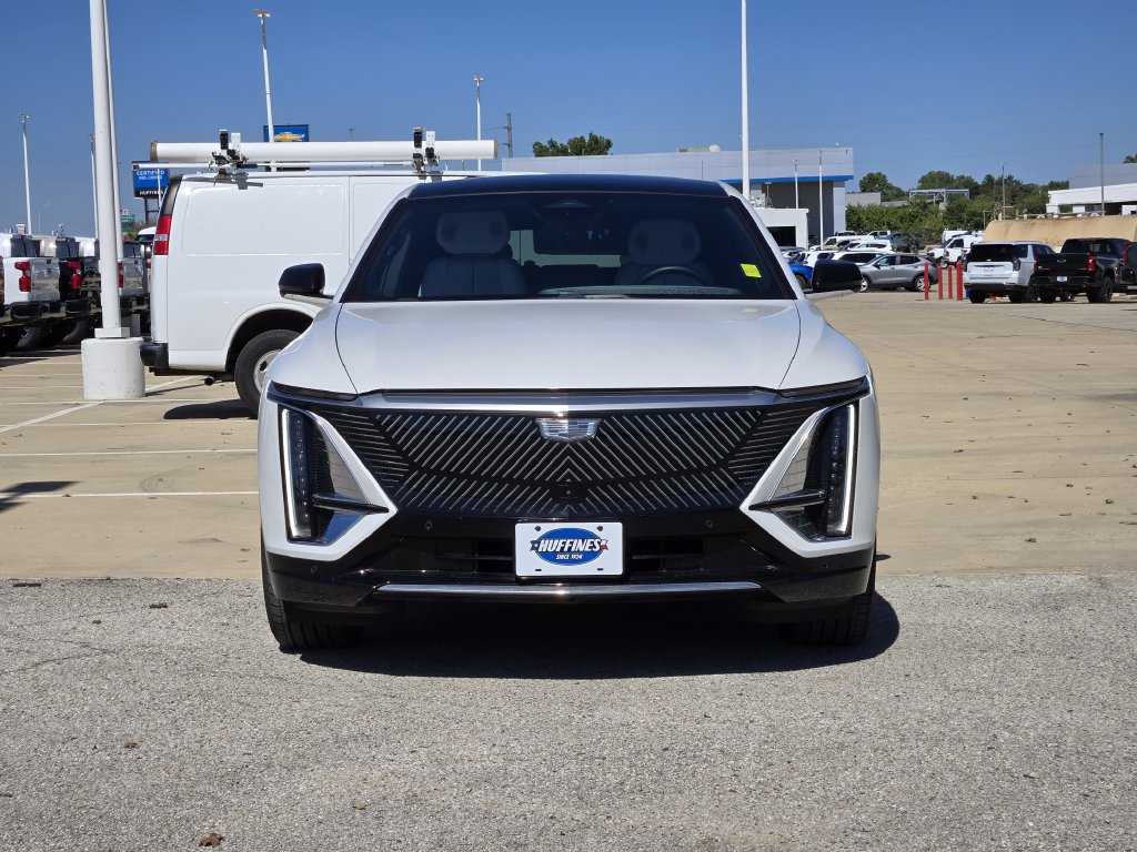Used 2024 Cadillac Lyriq Luxury w/ LPO, Floor Liner Package RWD image 2