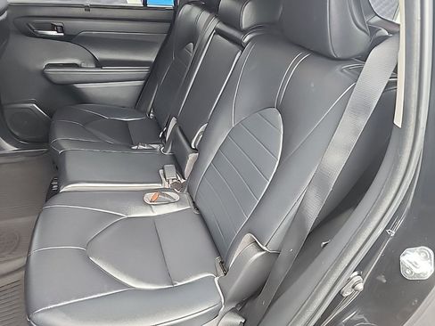 Used 2023 Toyota Highlander L image 46