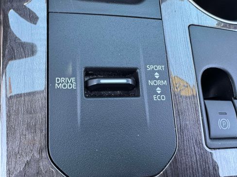 Used 2023 Toyota Highlander Limited image 43