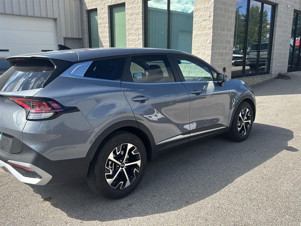 Used 2024 Kia Sportage EX FWD image 3