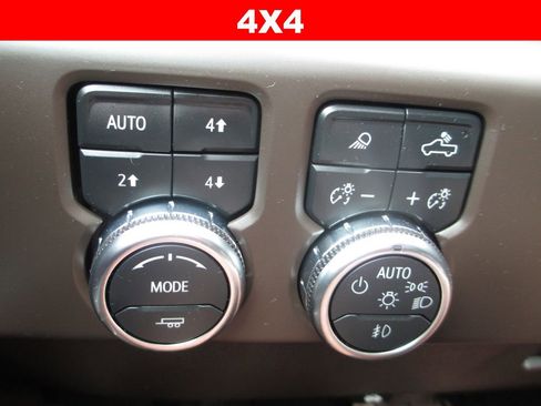Used 2024 GMC Sierra 2500 Denali w/ Denali Reserve Package AWD/4WD image 32