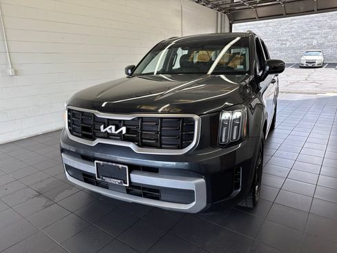 Used 2024 Kia Telluride S FWD image 3