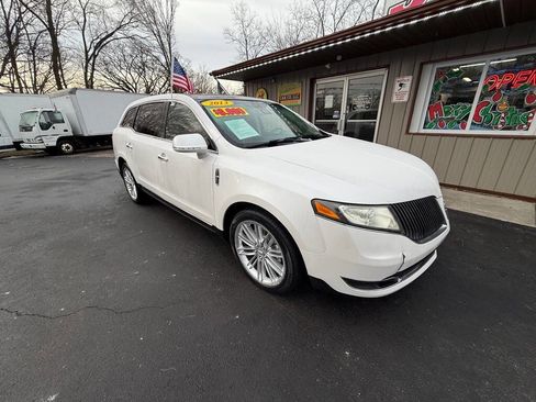 Used 2013 Lincoln MKT AWD image 1