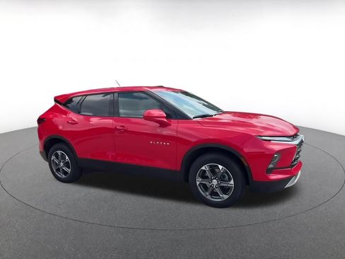 Used 2025 Chevrolet Blazer LT FWD image 2