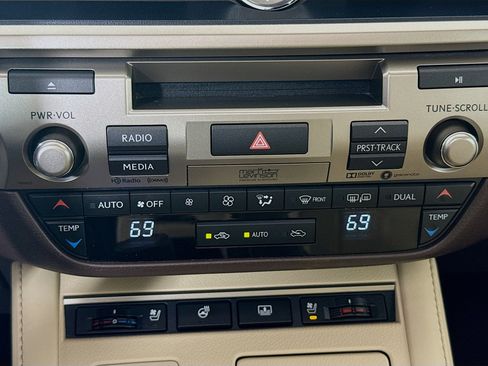 Used 2017 Lexus ES 350 w/ Ultra Luxury Package image 18