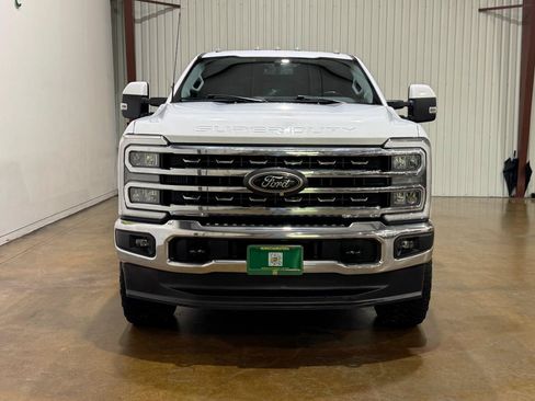 Used 2023 Ford F250 Lariat AWD/4WD image 2