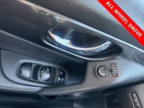 Used 2017 Nissan Rogue SV image 13