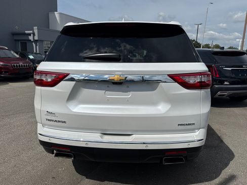 Used 2019 Chevrolet Traverse Premier w/ Driver Confidence II Package FWD image 4