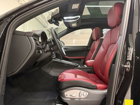 Certified 2026 Porsche Macan AWD/4WD image 5