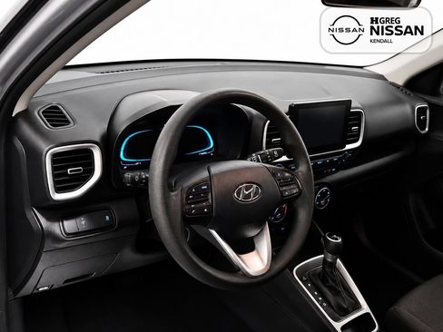 Used 2023 Hyundai Venue SE FWD image 8
