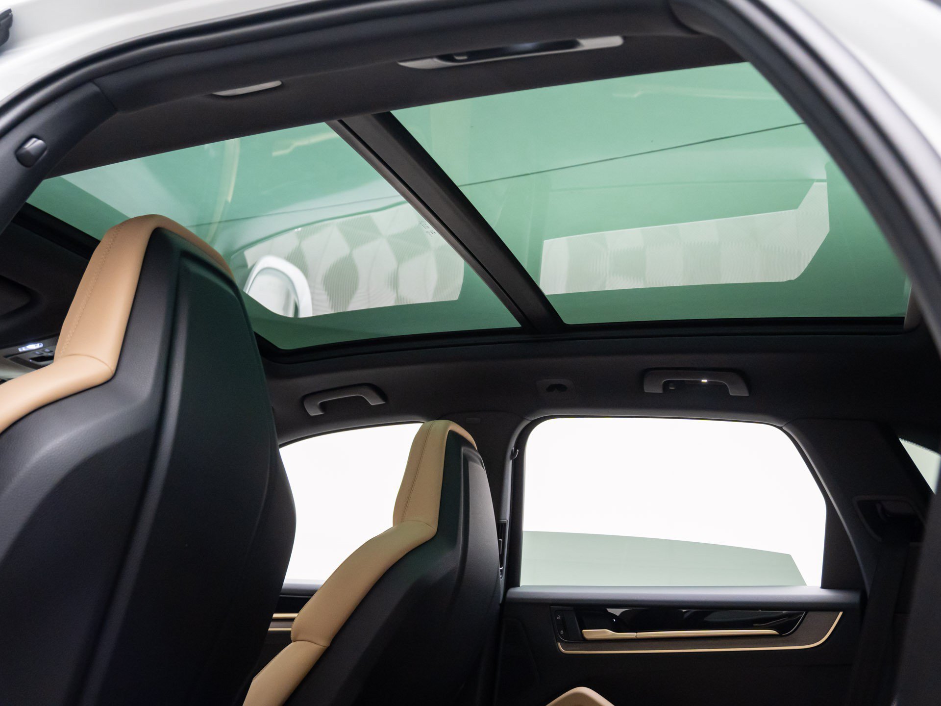 Certified 2026 Porsche Cayenne AWD/4WD image 18