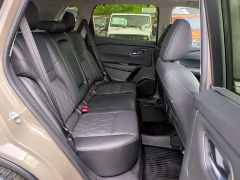 Used 2025 Nissan Rogue Platinum w/ Platinum Premium Package AWD/4WD image 17