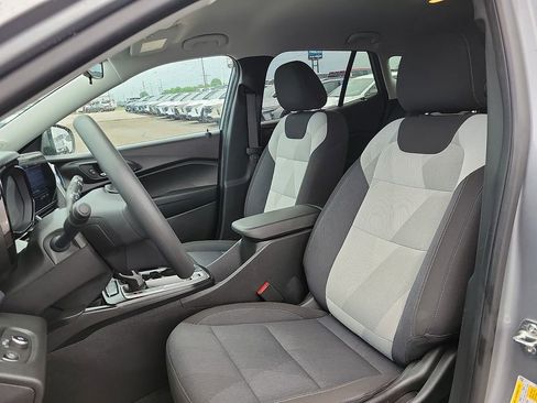 Used 2024 Chevrolet Trax LS w/ LS Convenience Package image 11