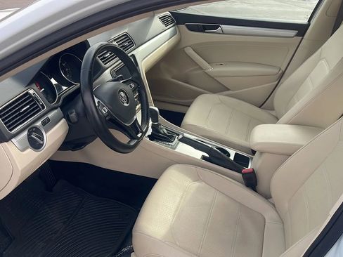 Used 2019 Volkswagen Passat 2.0T Wolfsburg w/ Wheels & Sunroof Package image 18