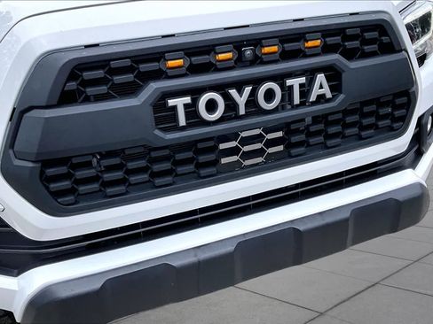 Used 2023 Toyota Tacoma TRD Off-Road w/ Advanced Technology Package AWD/4WD image 29