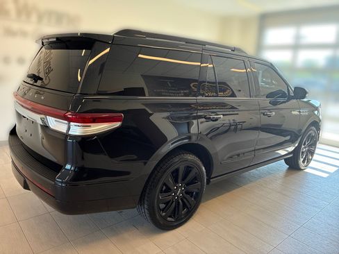 Certified 2023 Lincoln Navigator Reserve AWD/4WD image 2
