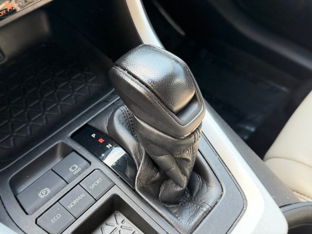 Used 2021 Toyota RAV4 LE FWD image 25