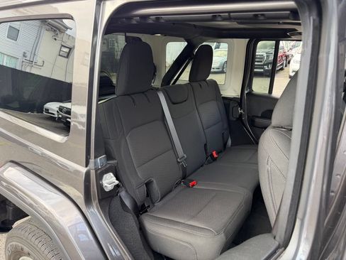 Used 2021 Jeep Wrangler Unlimited Sahara w/ Uconnect 4C Nav & Sound Group AWD/4WD image 10