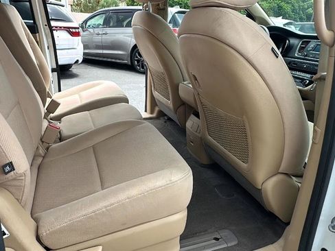 Used 2016 Kia Sedona LX w/ LX Convenience Package FWD image 32