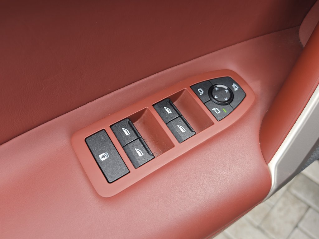 Used 2023 BMW iX M60 AWD/4WD image 16