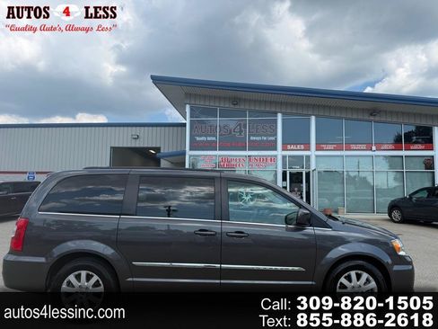 Used 2015 Chrysler Town & Country Touring FWD image 1