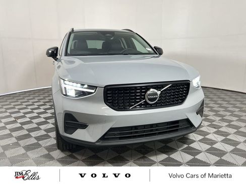 New 2026 Volvo XC40 B5 Core w/ Climate Package image 3