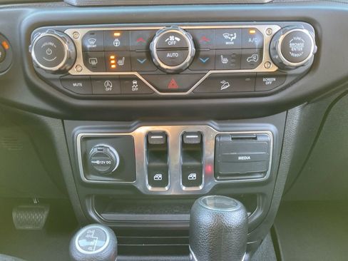 Used 2020 Jeep Wrangler Sport image 26