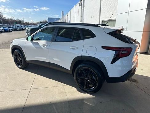 Used 2025 Chevrolet Trax ACTIV w/ Sunroof Package image 11