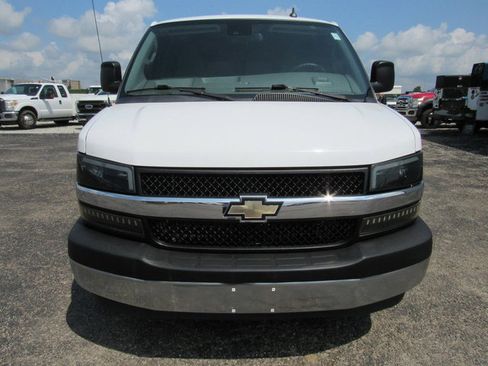 Used 2020 Chevrolet Express 2500 LT w/ LT Preferred Equipment Group RWD image 8