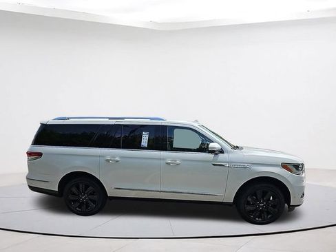 Used 2024 Lincoln Navigator L Reserve AWD/4WD image 6