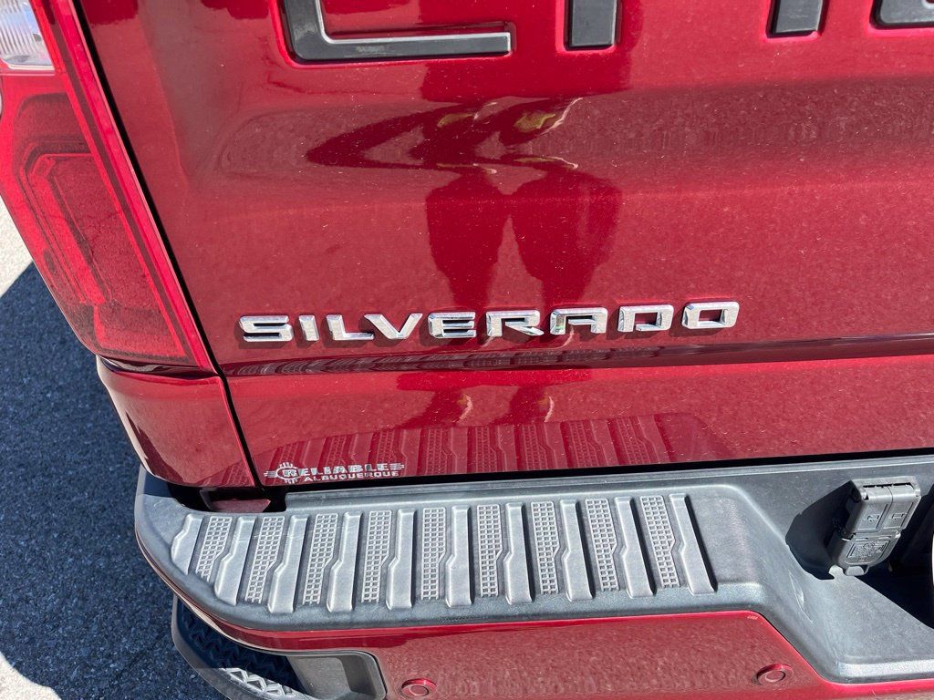 Used 2022 Chevrolet Silverado 1500 RST w/ Convenience Package II AWD/4WD image 10