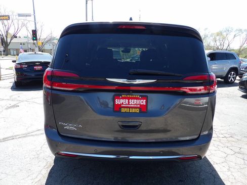 Used 2021 Chrysler Pacifica Touring-L FWD image 5
