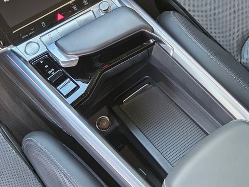 Used 2019 Audi e-tron Prestige w/ Prestige Package image 12