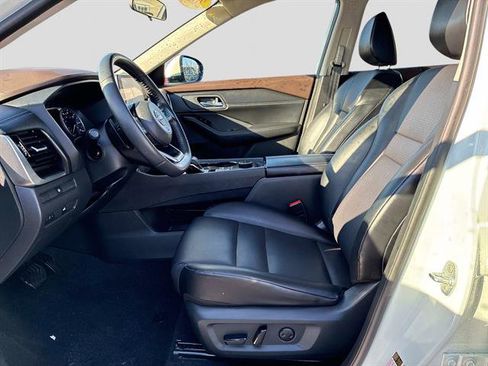 Used 2023 Nissan Rogue SV w/ SV Premium Package image 19