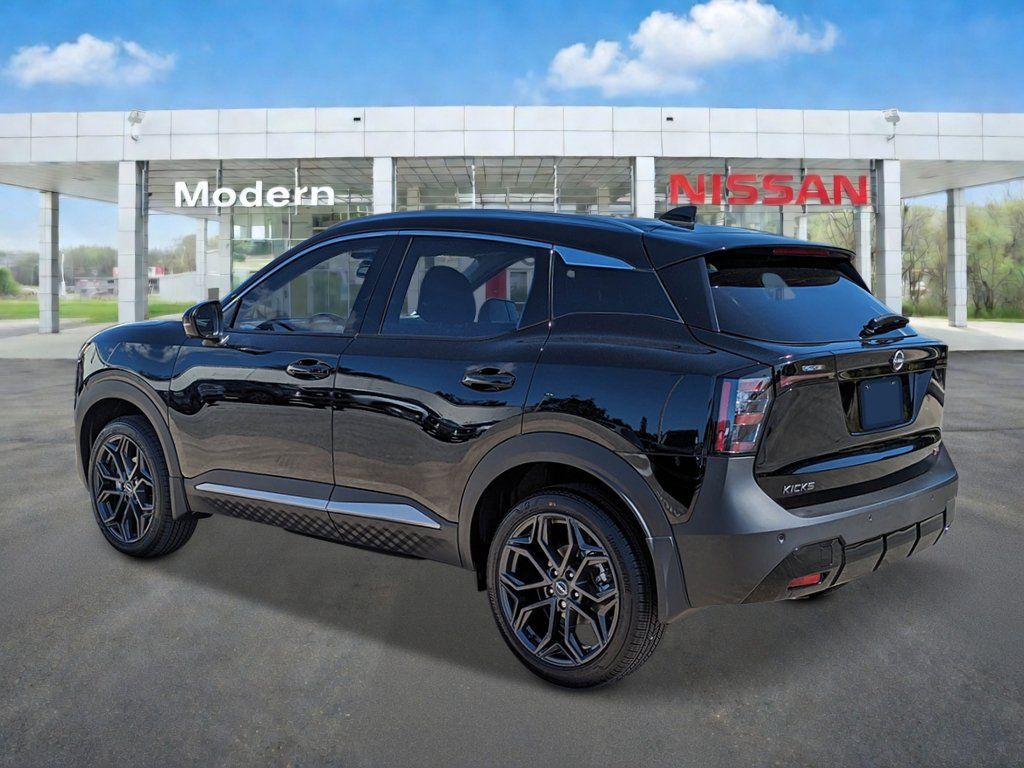 New 2027 Nissan Kicks SR FWD image 3