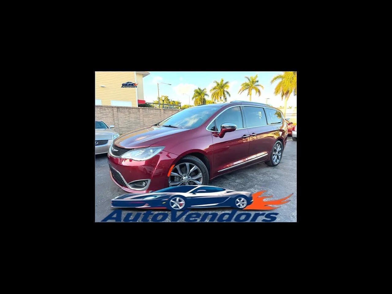 Used 2020 Chrysler Pacifica Limited w/ Tire & Wheel Group FWD image 2