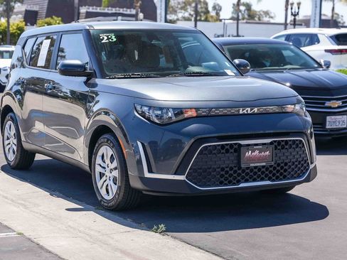 Used 2023 Kia Soul LX FWD image 3