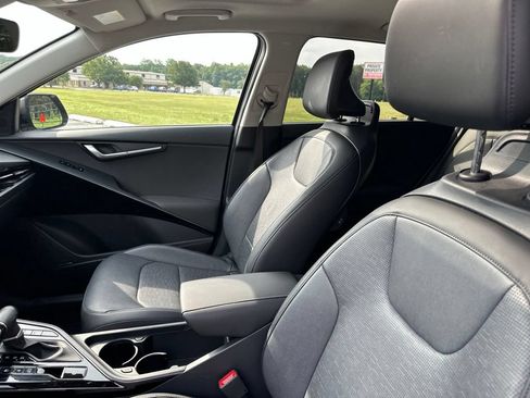Used 2023 Kia Niro FWD image 10