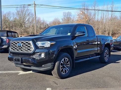 Used 2021 Toyota Tacoma TRD Sport image 3