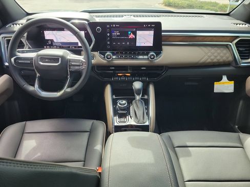 Used 2025 GMC Canyon Denali AWD/4WD image 12
