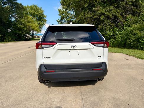 Used 2024 Toyota RAV4 XLE AWD/4WD image 11