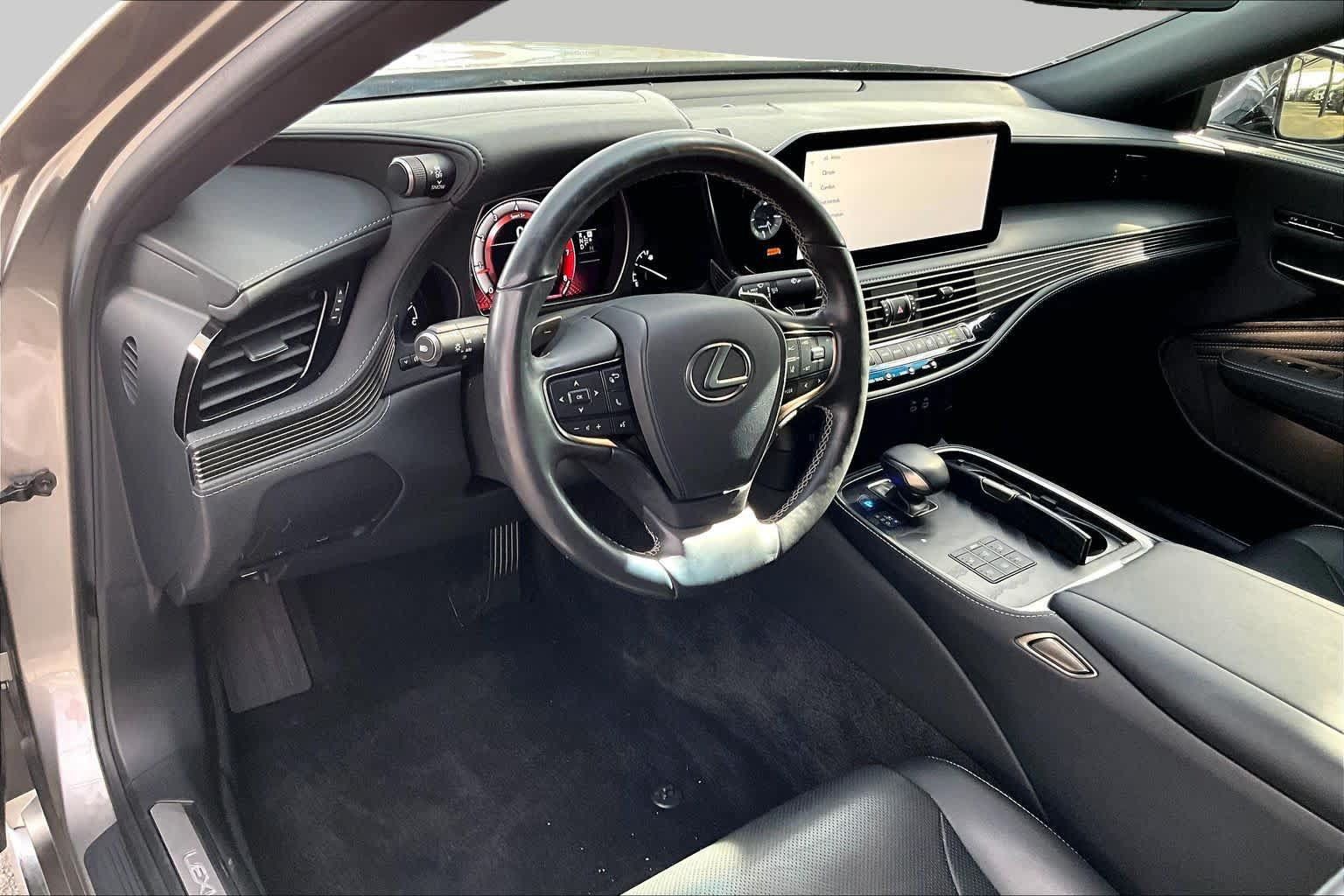 Used 2023 Lexus LS 500 w/ Accessory Package (Z2) RWD image 18