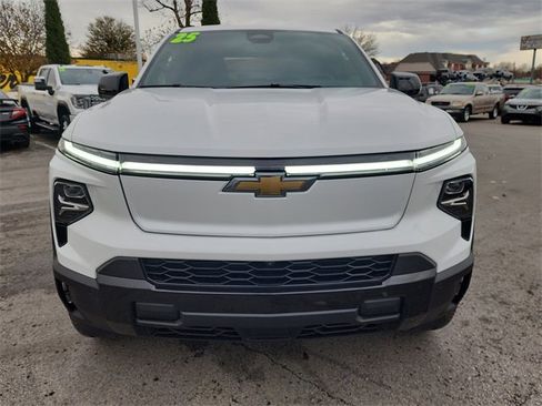 Used 2025 Chevrolet Silverado EV LT image 11