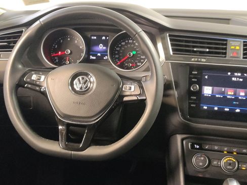 Used 2020 Volkswagen Tiguan SE image 22