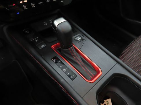 Used 2025 Nissan Kicks SR AWD/4WD image 18