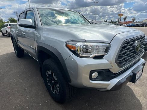 Certified 2023 Toyota Tacoma TRD Off-Road w/ Technology Package AWD/4WD image 3